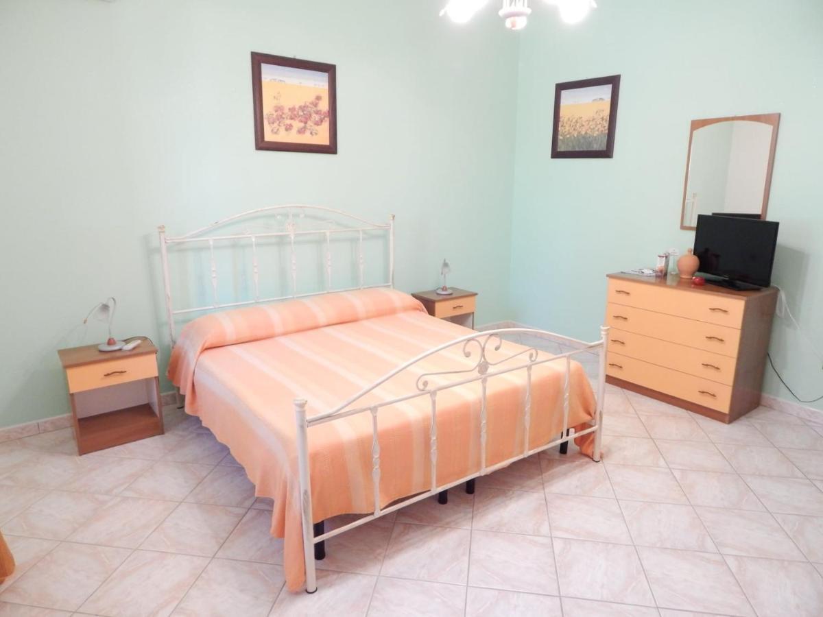 Bed and Breakfast Arcobaleno Novoli Esterno foto